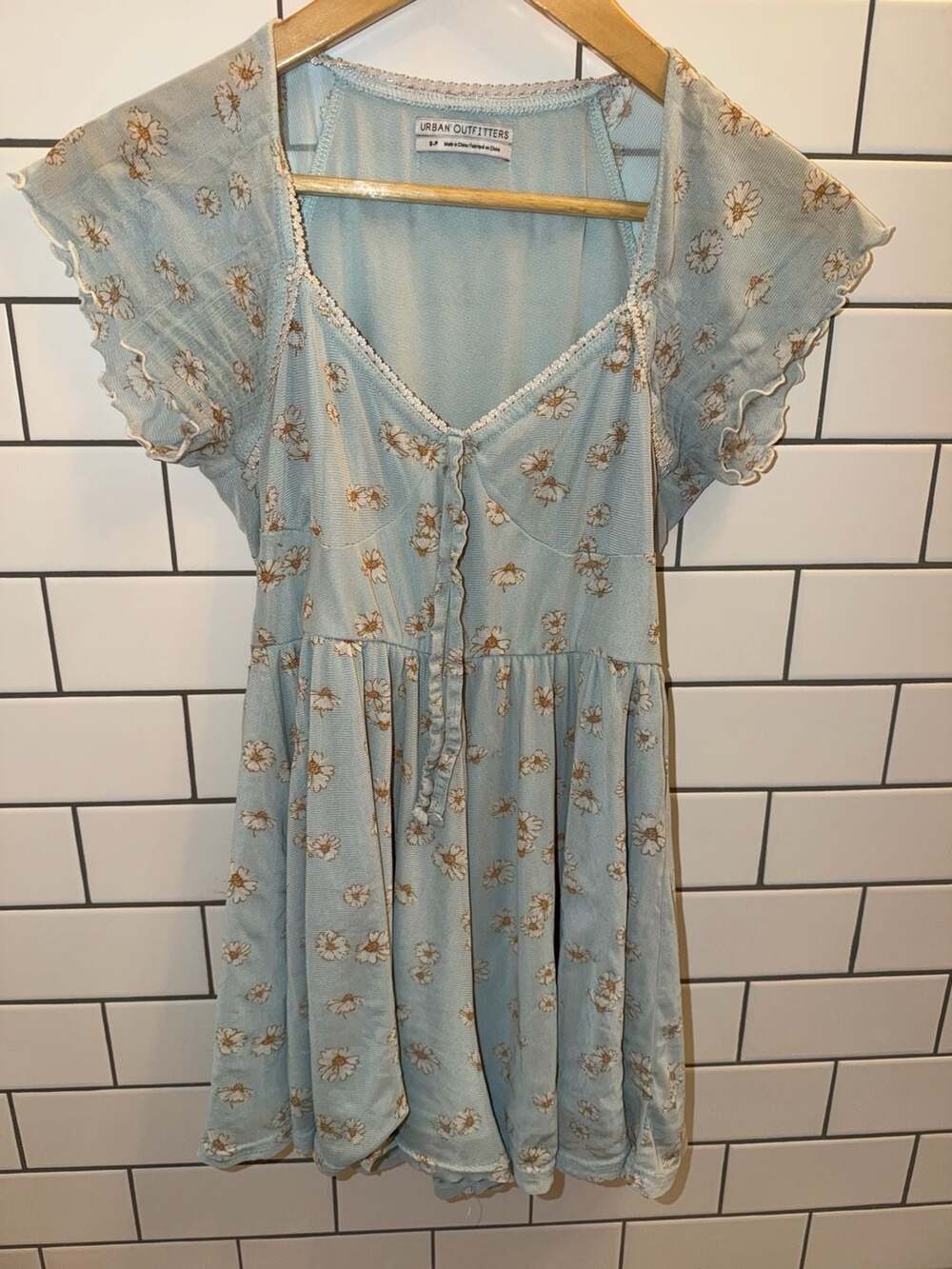 Urban Outfitters Floral Daisy Print Romper Size Small